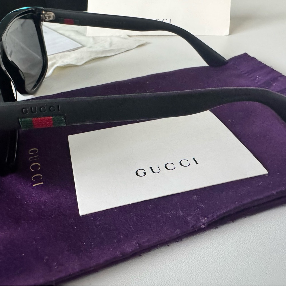 Gucci Dark-Tinted Oversized Sunglasses - Picture 4 of 5